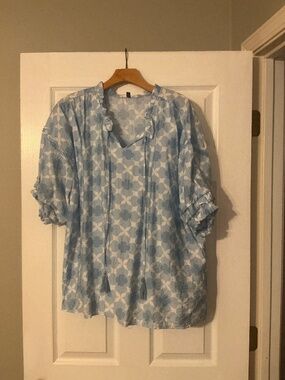 Michelle McDowell, XL, Blue and white blouse